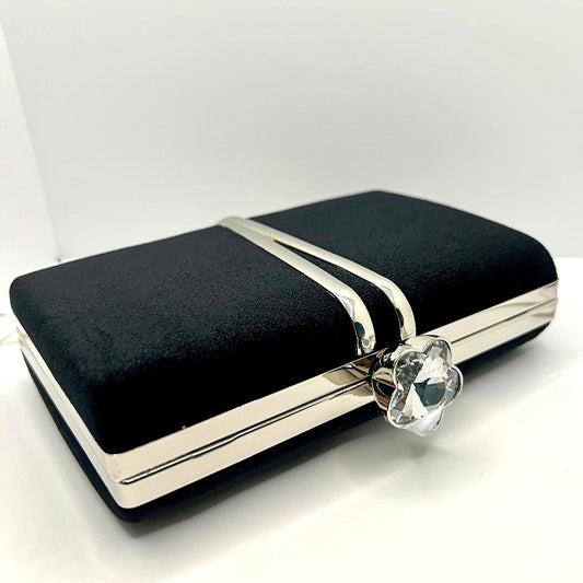  Samt-Clutch mit Kristallverschluss