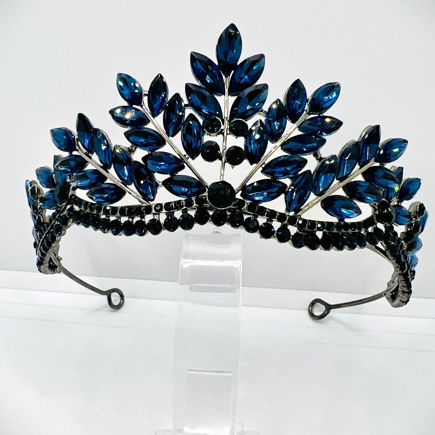 Tiara in Dunkelblau