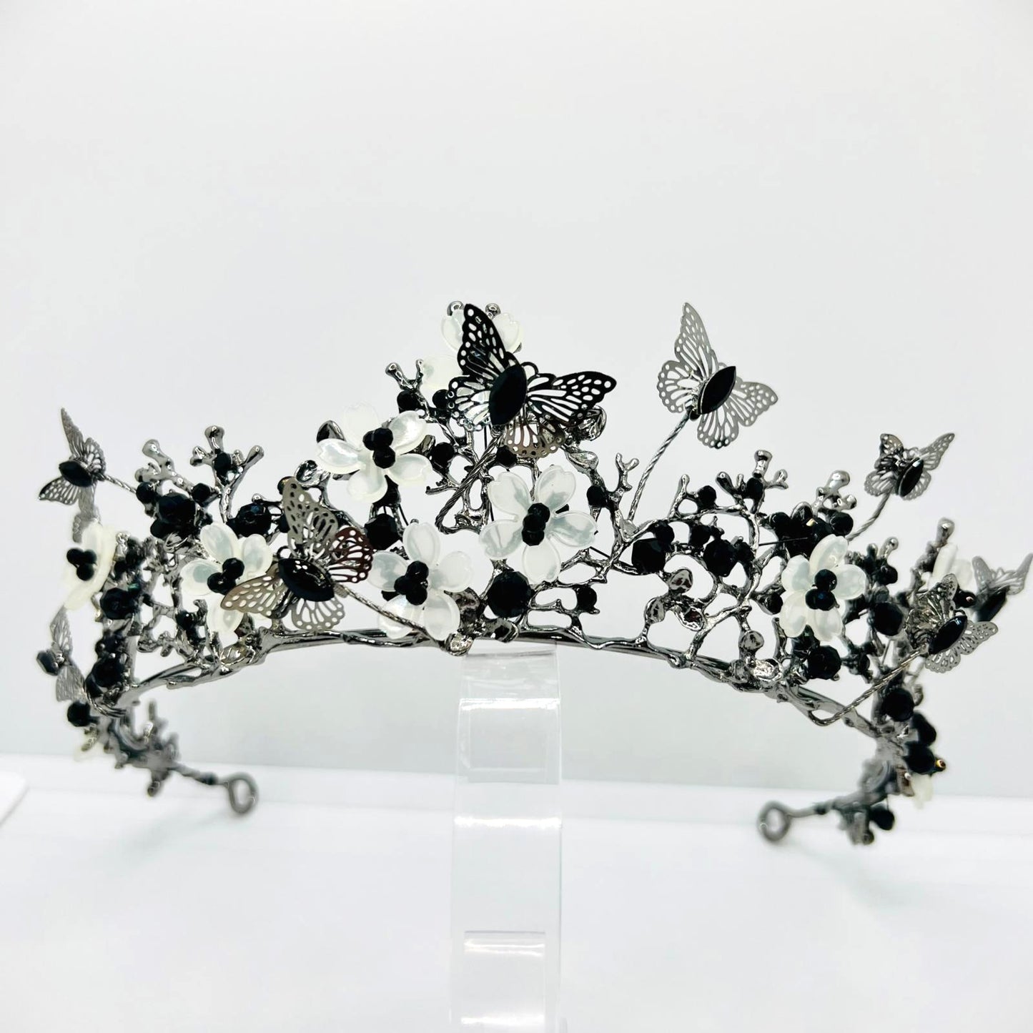  Tiara mit Blumen und Schmetterlingen