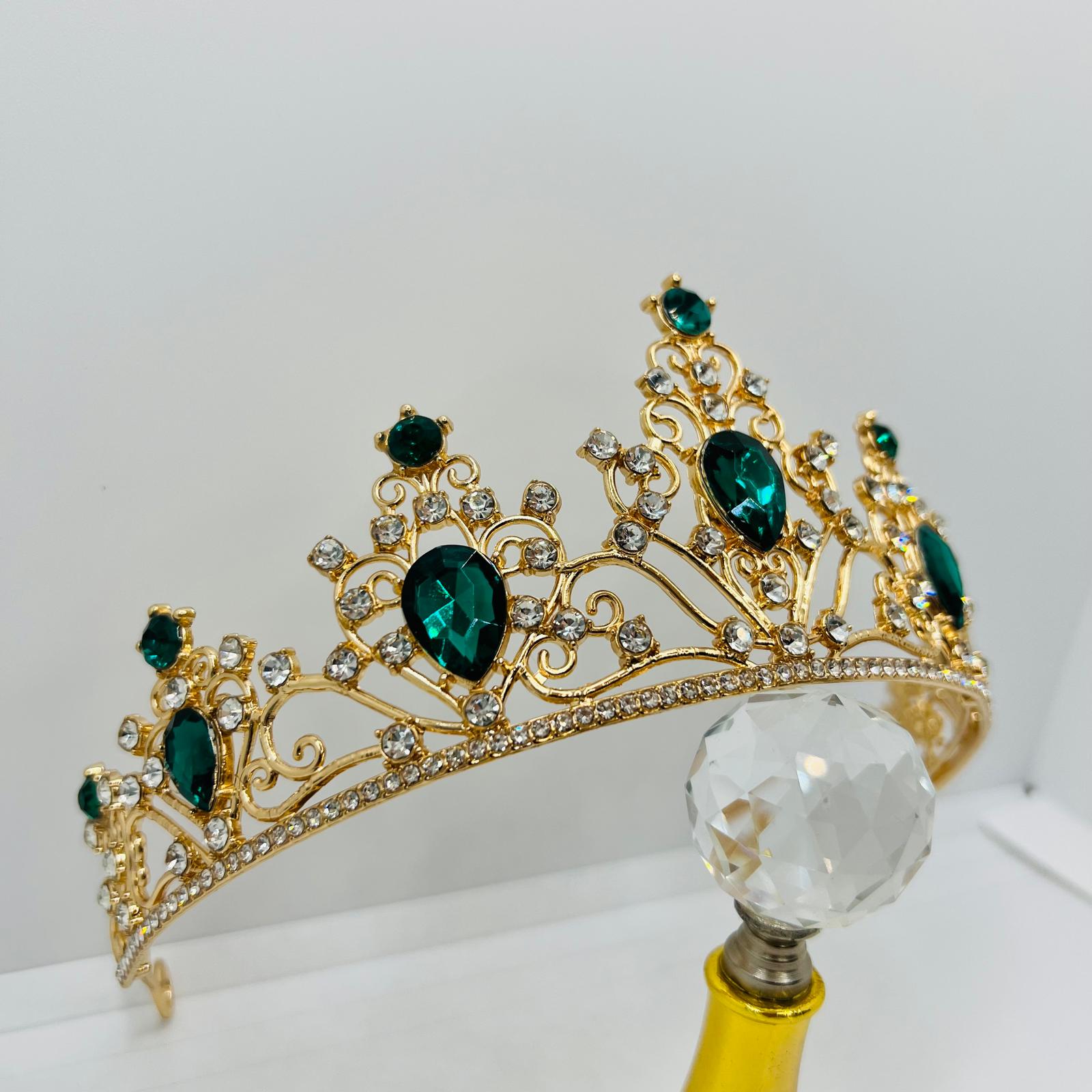  Tiara mit Smaragdgrünen Strasssteinen 