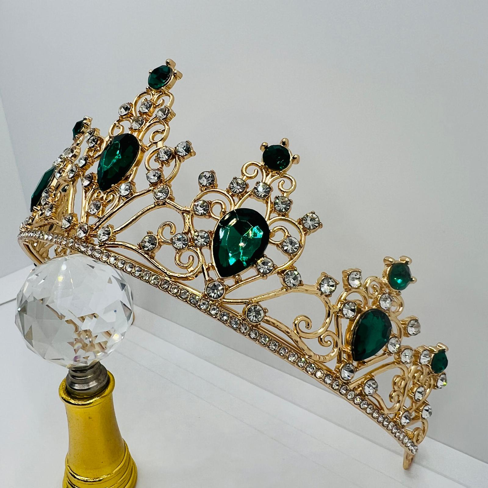  Tiara mit Smaragdgrünen Strasssteinen 