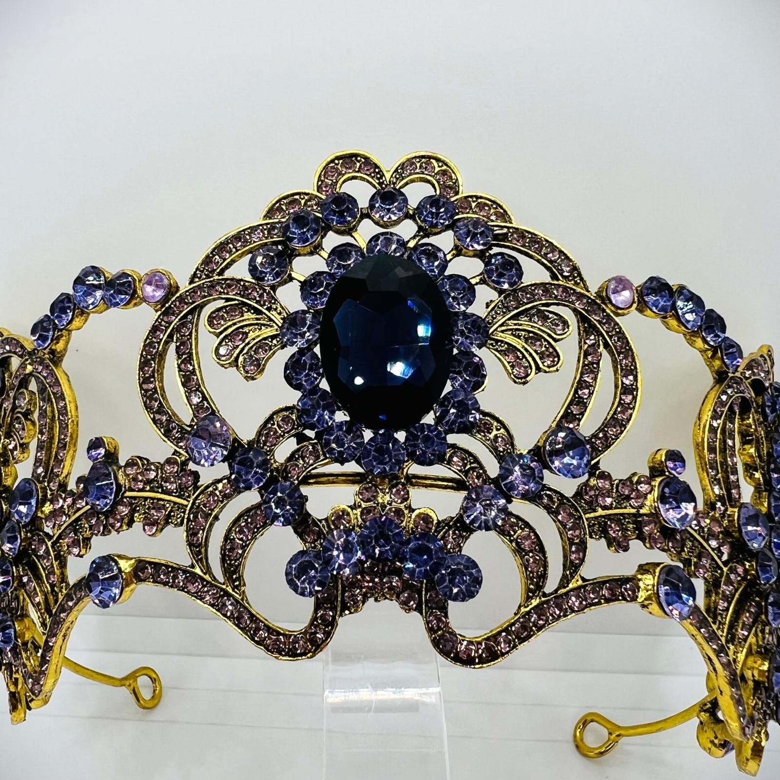 Tiara mit Violetten Facettierten Strasssteinen