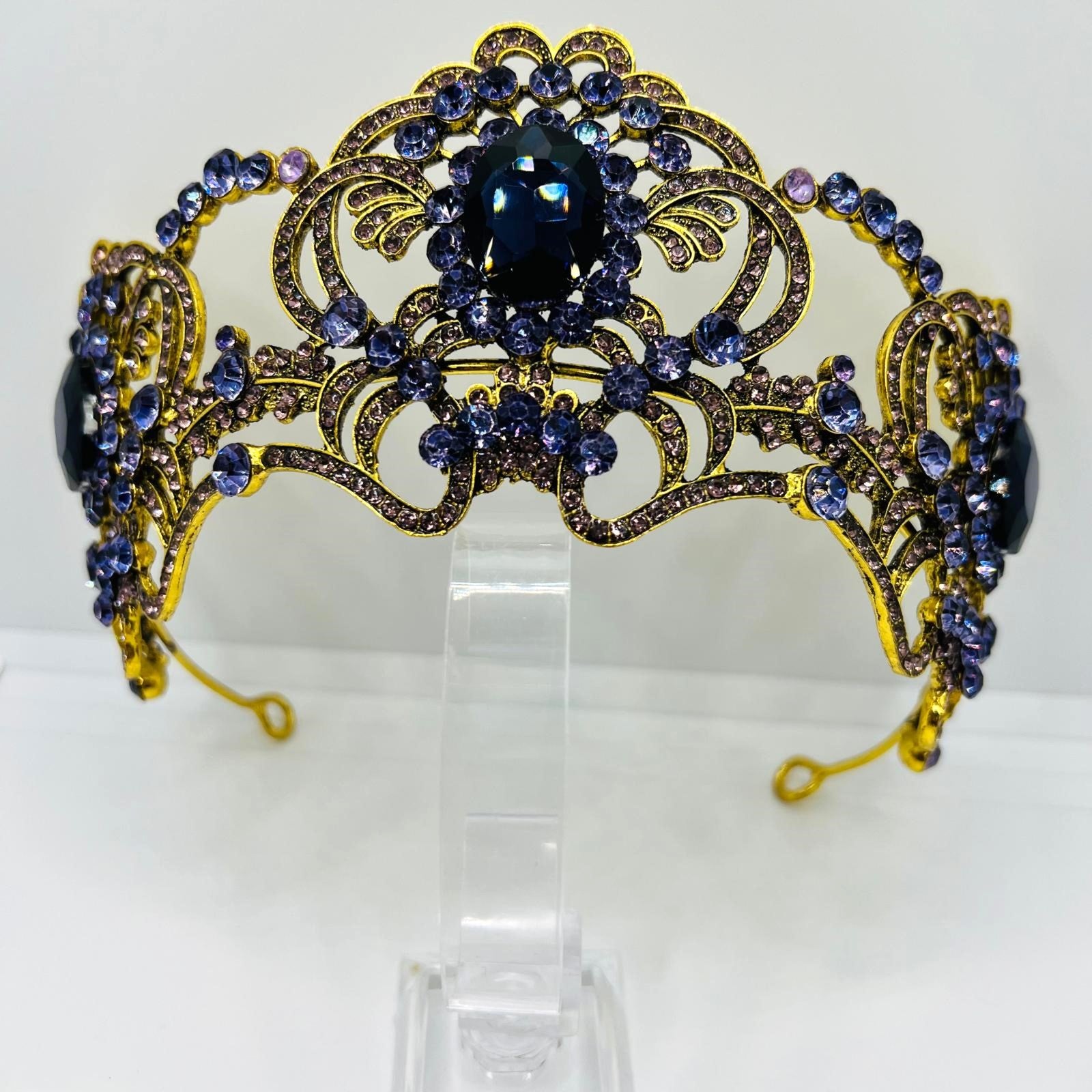 Tiara mit Violetten Facettierten Strasssteinen