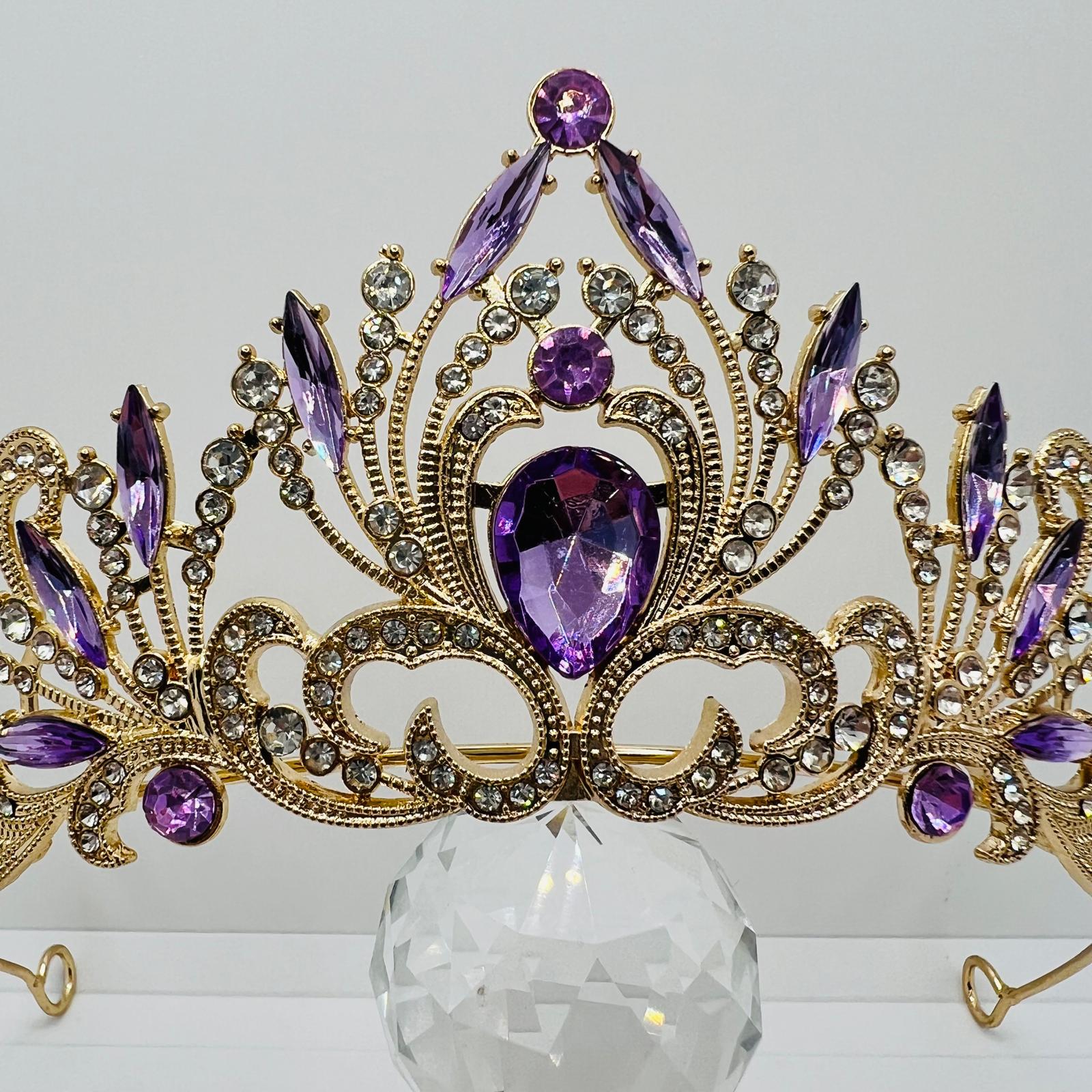 Tiara mit lila Strasssteinen