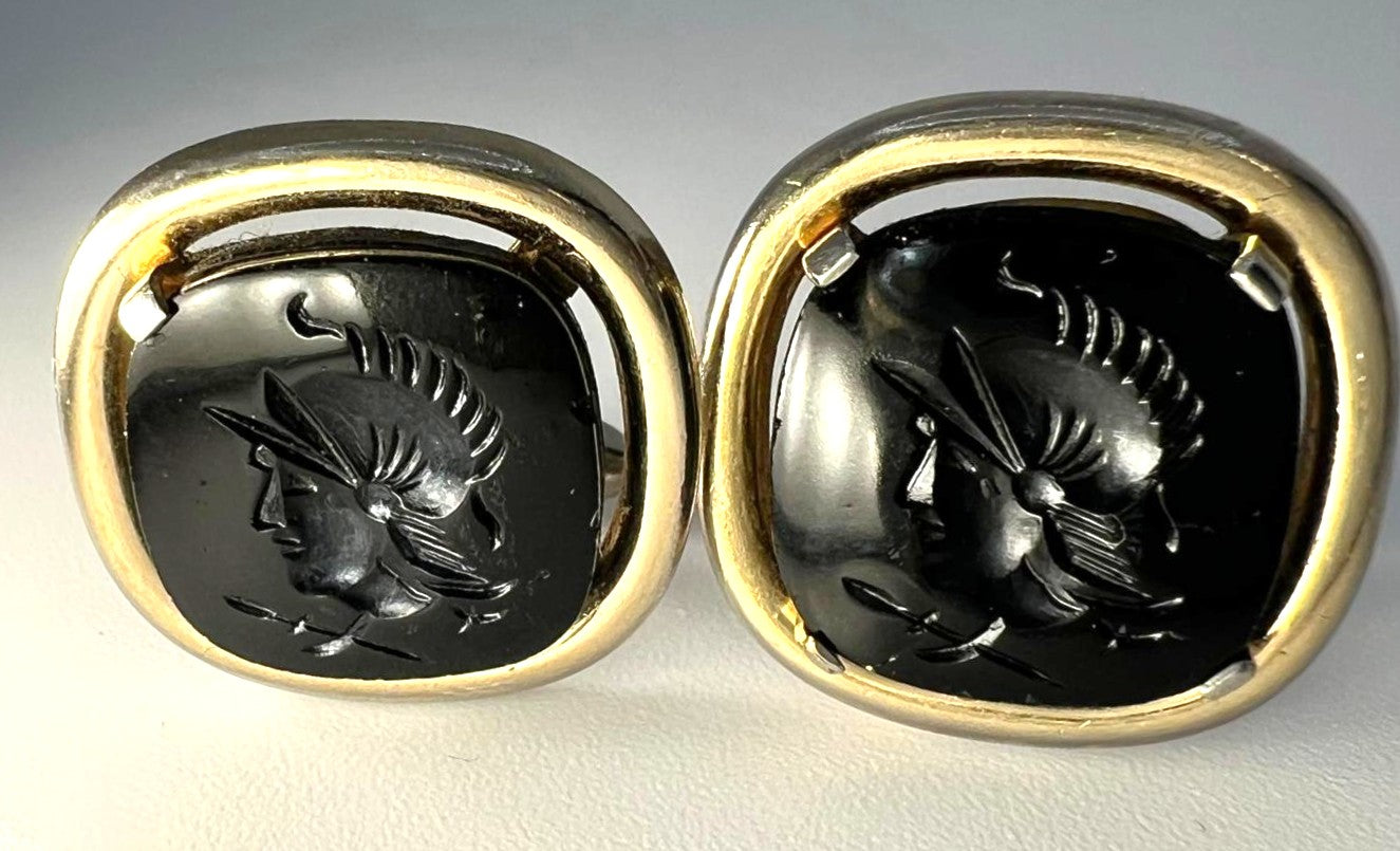 Vintage Manschettenknöpfe mit Onyx Intaglio & vergoldeter Fassung – Antiker Krieger, signiert Swank