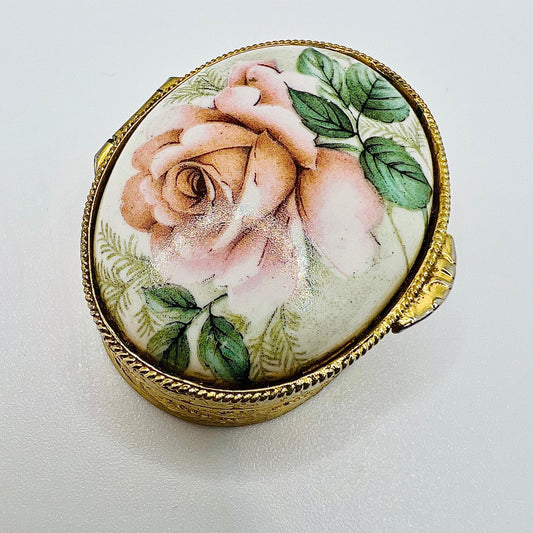  Vintage Pillendose mit Floralem Design