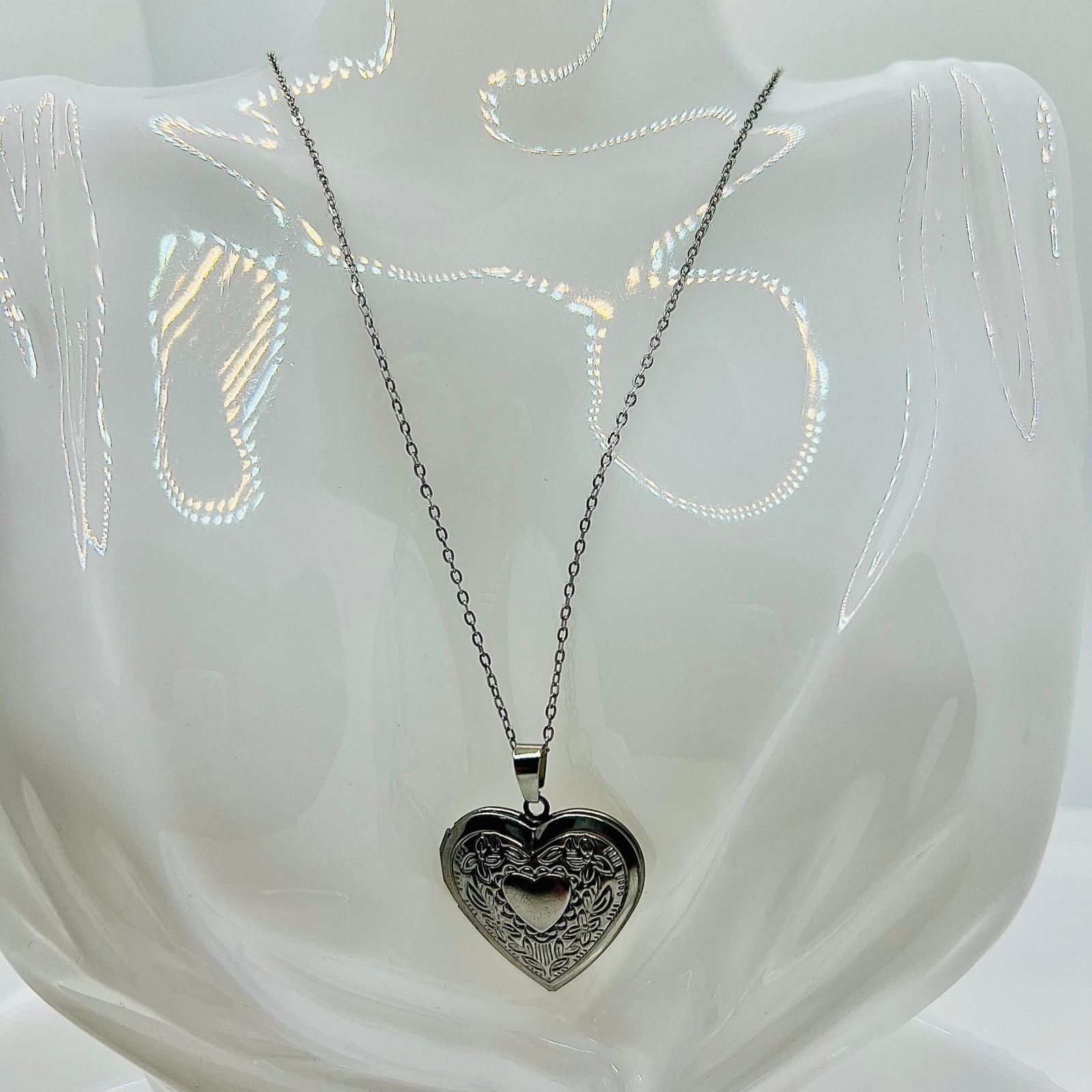 Vintage Style Herz Anhänger Medaillon in Silber