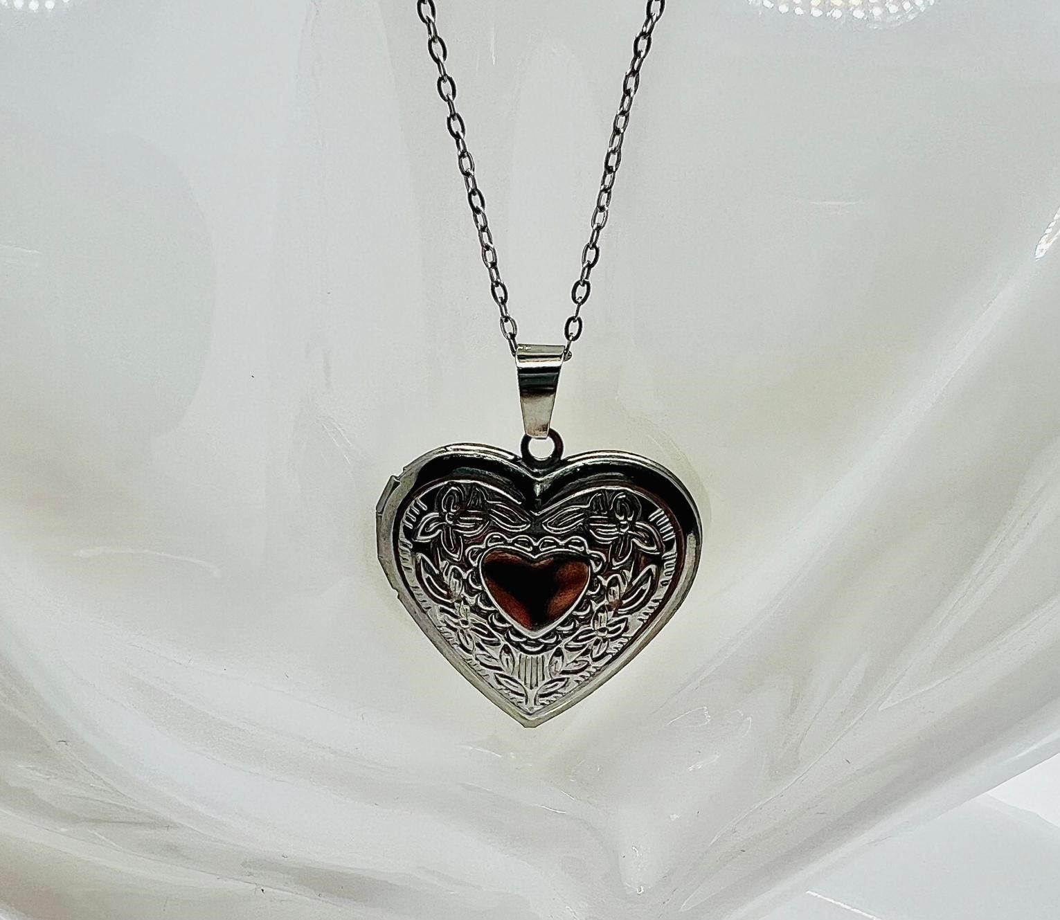 Vintage Style Herz Anhänger Medaillon in Silber