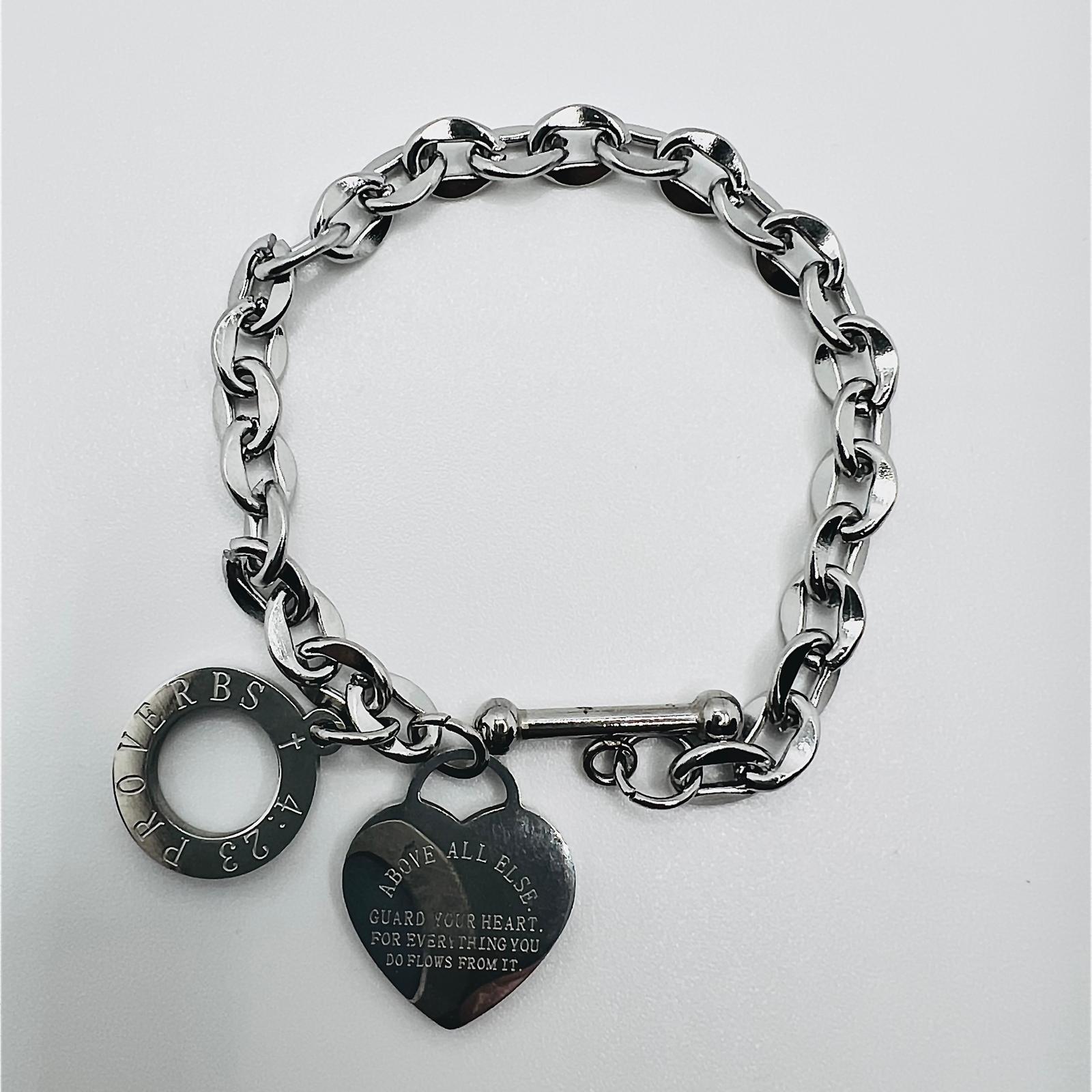 Armband mit Herzanhänger aus Titanstahl Silber